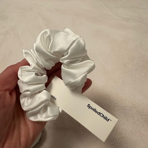 SpoiledChild pocket brush, scrunchie and Muji scalp massager Spoiled - Picture 7 of 7